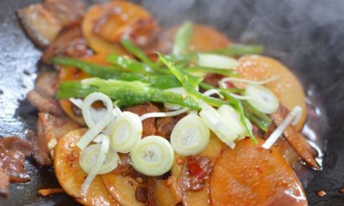 Mastering the Art of Stir-Fried Pork Belly:Secrets to Tender,Flavorful Slices Every Time