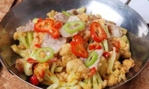 Mastering the Art of Stir-Fried Pork Belly:Secrets to Tender,Flavorful Slices Every Time