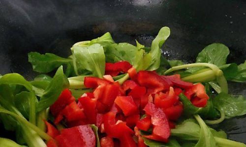 Mastering the Art of Stir-Frying Sweet Peppers:Perfect Cooking Time and Techniques