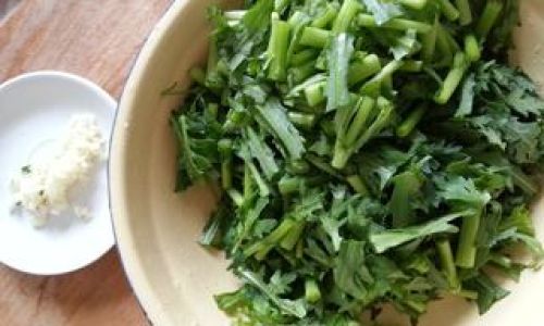 Mastering the Art of Stir-Fried Garland Chrysanthemum:A Step-by-Step Guide to Culinary Perfection