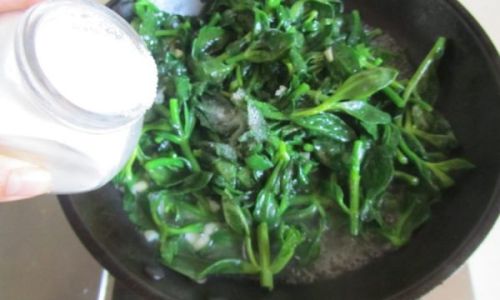 Mastering the Art of Stir-Fried Tien Chi Leaves:A Comprehensive Guide to Culinary Excellence