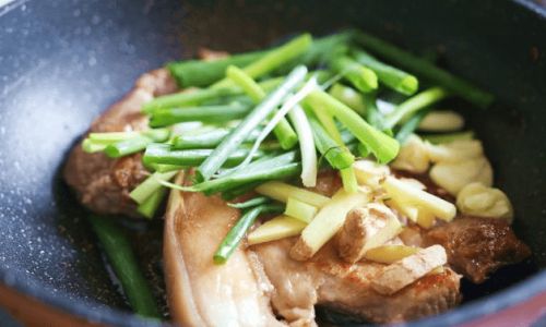 Mastering the Art of Stir-Fried Pork Hocks:A Comprehensive Guide to Crafting the Perfect 炒蹄膀