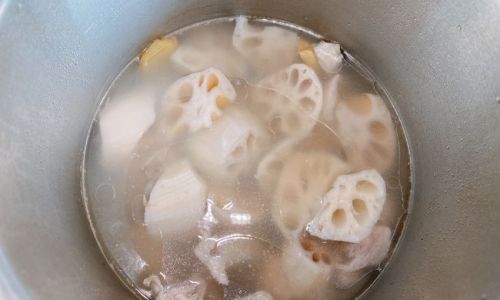 Mastering the Art of Sweet and Sour Lotus Root Slices:A Step-by-Step Guide to Culinary Perfection