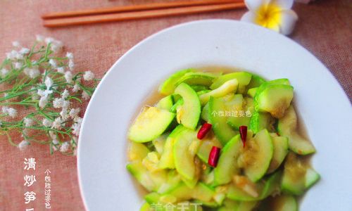 Mastering the Art of Stir-Fried Zucchini:A Flavorful Journey from Farm to Table