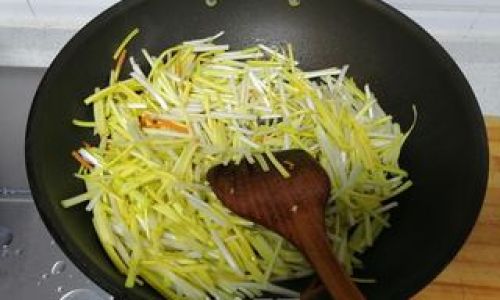 Mastering the Art of Cooking Garlic Sprouts:Delicious and Simple Recipes to Elevate Your Meals