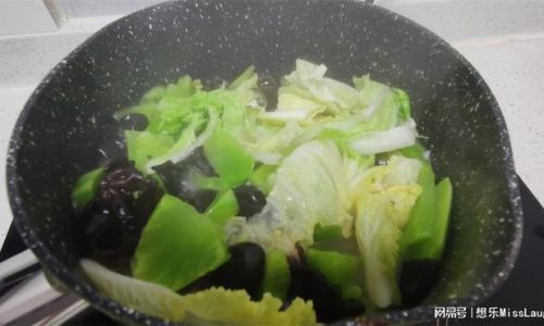 How to Prepare Stir-Fried Three Vegetables Delight:A Colorful and Nutritious Vegetarian Dish