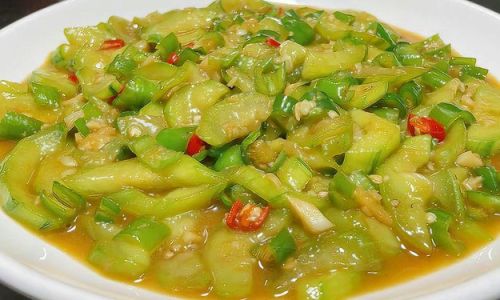 Mastering the Art of Stir-Fried Sponge Gourd:Tips and Techniques for a Delicious Dish
