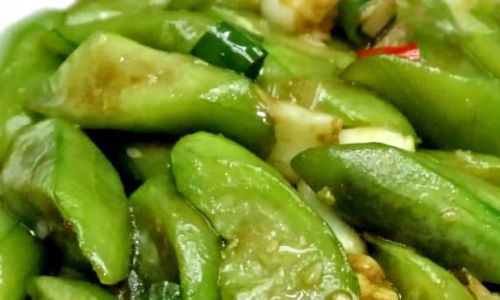 Mastering the Art of Stir-Fried Sponge Gourd:Tips and Techniques for a Delicious Dish