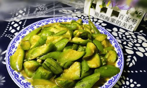 To Peel or Not to Peel:The Great Debate Over Eating Stir-Fried Loofah Skin