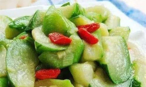 To Peel or Not to Peel:The Great Debate Over Eating Stir-Fried Loofah Skin