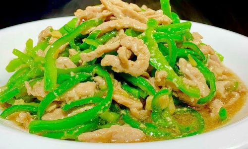 Mastering the Art of Stir-Fried Shredded Pork with Green Peppers:A Step-by-Step Guide