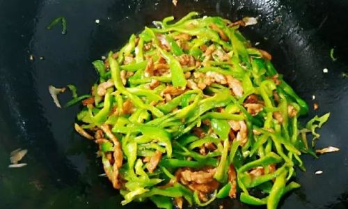 Mastering the Art of Stir-Fried Shredded Pork with Green Peppers:A Step-by-Step Guide