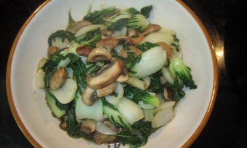 Mastering the Art of Stir-Fried Greens and Mushrooms:A Flavorful Journey from Kitchen to Table