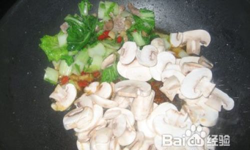 Mastering the Art of Stir-Fried Greens and Mushrooms:A Flavorful Journey from Kitchen to Table