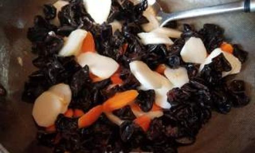 How to Prepare Delicious and Nutritious Wood Ear Mushroom and Chinese Yam Dish