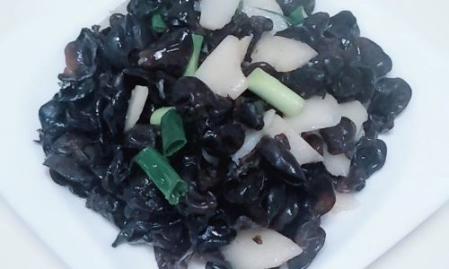 How to Prepare Delicious and Nutritious Wood Ear Mushroom and Chinese Yam Dish