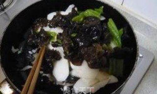 How to Prepare Delicious and Nutritious Wood Ear Mushroom and Chinese Yam Dish