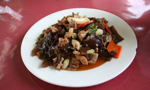 Mastering the Art of Stir-Frying Wood Ear Mushrooms with Pork
