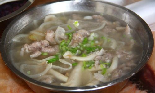 How to Make a Delicious Mushroom and Pork Slice Soup