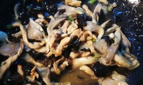 Mastering the Art of Mushroom and Wood Ear Fungus Stir-Fry with Pork