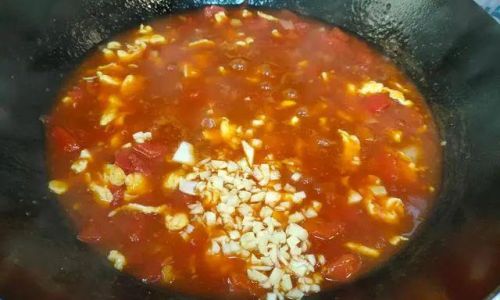 How to Make a Delicious Tomato-Based Sauce for Noodles