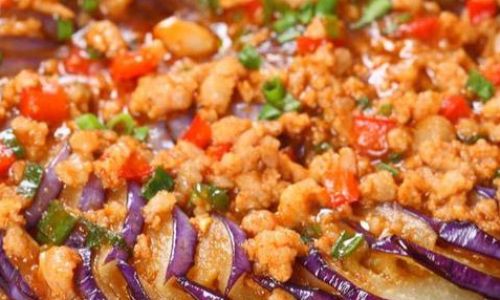 How to Make Noodles with Eggplant Gravy:A Culinary Delight