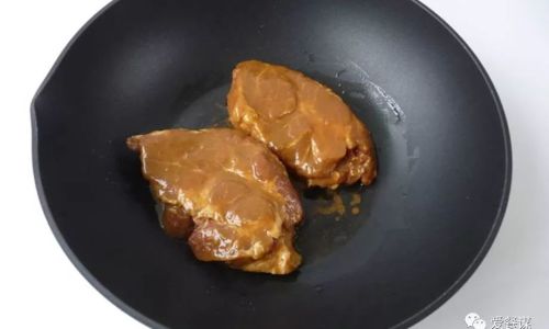 How to Make Honey-Glazed Plum Pork