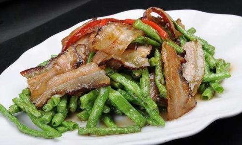 How to Make Honey-Roasted Edamame with Preserved Pork