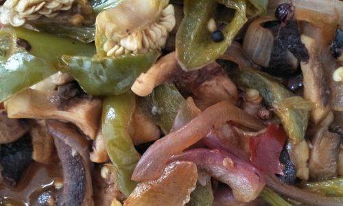 Mastering the Art of Crafting Delicious Onion,Green Pepper,and Shiitake Mushroom Stir-Fry