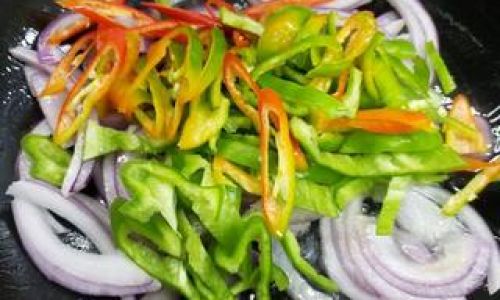 Mastering the Art of Crafting Delicious Onion,Green Pepper,and Shiitake Mushroom Stir-Fry