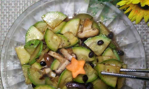 Mastering the Art of Making Delicious Zucchini and Shiitake Mushroom Stir-Fry