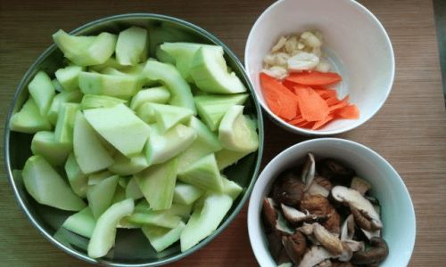 Mastering the Art of Making Delicious Zucchini and Shiitake Mushroom Stir-Fry