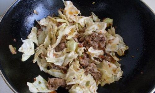 Mastering the Art of Stir-Frying Mutton with Chinese Cabbage