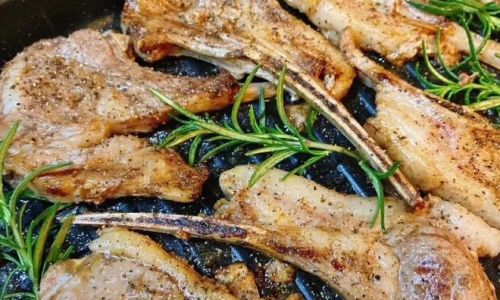 Mastering the Art of Cooking Lamb Chops Without a Hint of Gamey Flavor