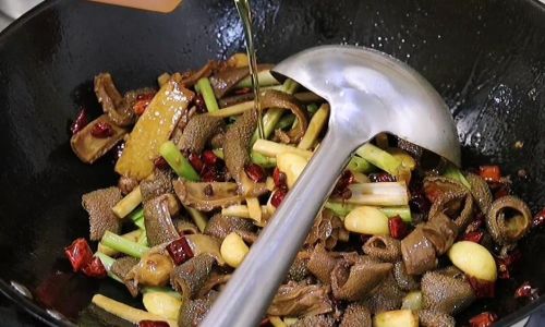 Mastering the Art of Stir-Frying Lamb Tripe:A Culinary Journey