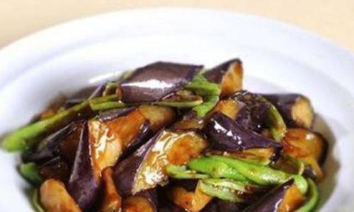 To Peel or Not to Peel:The Great Eggplant Debate in Culinary Preparation