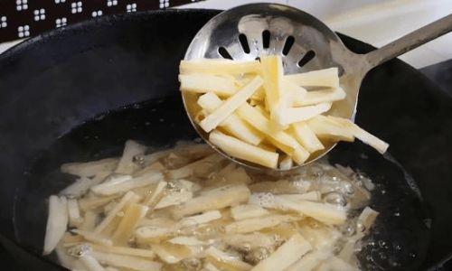To Blanch or Not to Blanch:The Great Debate Surrounding Stir-Fried Lotus Root Tips