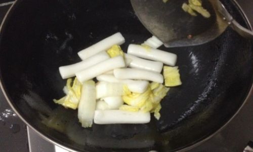 Mastering the Art of Stir-Fried Rice Cakes:A Delicious and Simple Guide