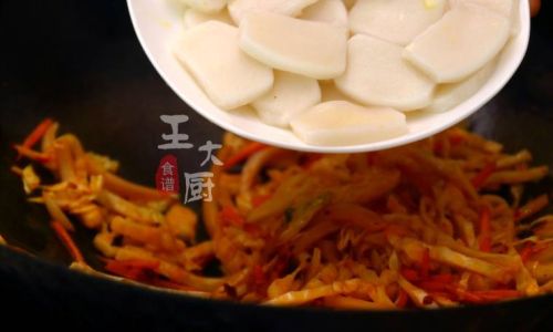 Mastering the Art of Stir-Fried Rice Cakes:A Delicious and Simple Guide