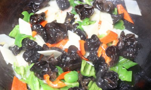 Mastering the Art of Stir-Fried Wood Ear Mushrooms:A Comprehensive Guide to Culinary Excellence