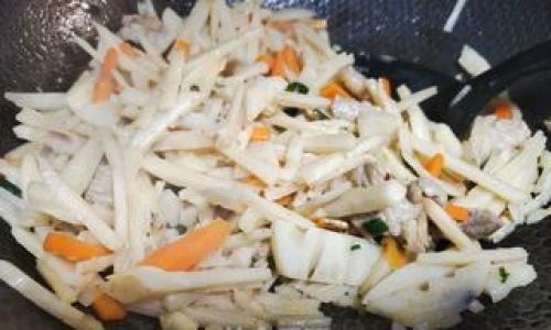 Mastering the Art of Stir-Fried Spicy Lotus Root:A Step-by-Step Guide to Culinary Perfection