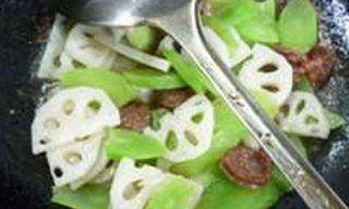 Mastering the Art of Stir-Fried Spicy Lotus Root:A Step-by-Step Guide to Culinary Perfection