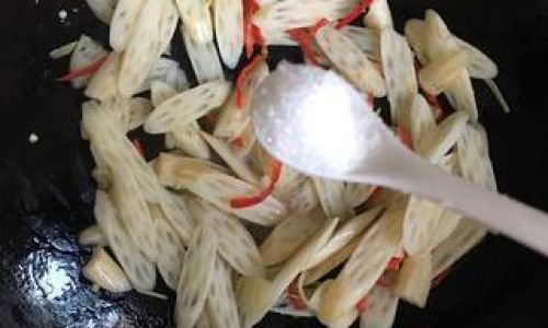 Mastering the Art of Stir-Fried Spicy Lotus Root:A Step-by-Step Guide to Culinary Perfection