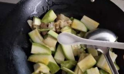 Mastering the Art of Stir-Fried Zucchini:A Comprehensive Guide to Crispy,Flavorful Perfection