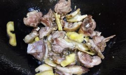 How to Make Delicious Dried Radish and Duck Leg Stew