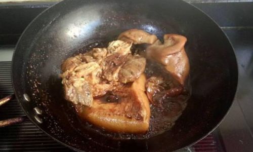 Mastering the Art of Making Delicious Braised Pigs Head Meat