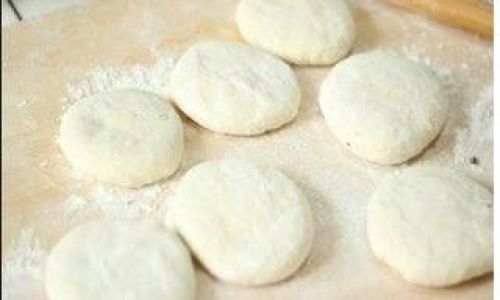 How to Make Delicious Mugwort Bud Turnovers