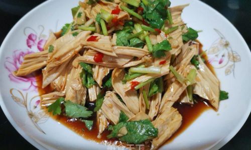 How to Make a Delicious Cold Tofu Skin Salad