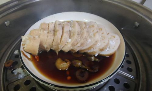 How to Make Steamed Sticky Rice with Lotus Root