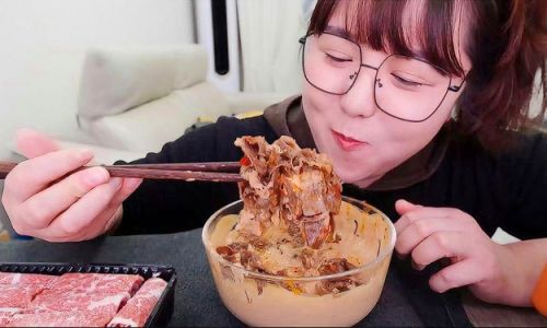 How to Make Lychee Hot Pot with Wide Rice Noodles:A Culinary Adventure